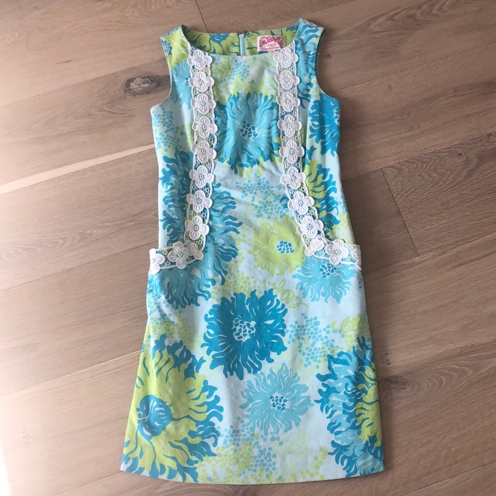 Lilly Pulitzer Floral Shift with Pockets, Size 0.